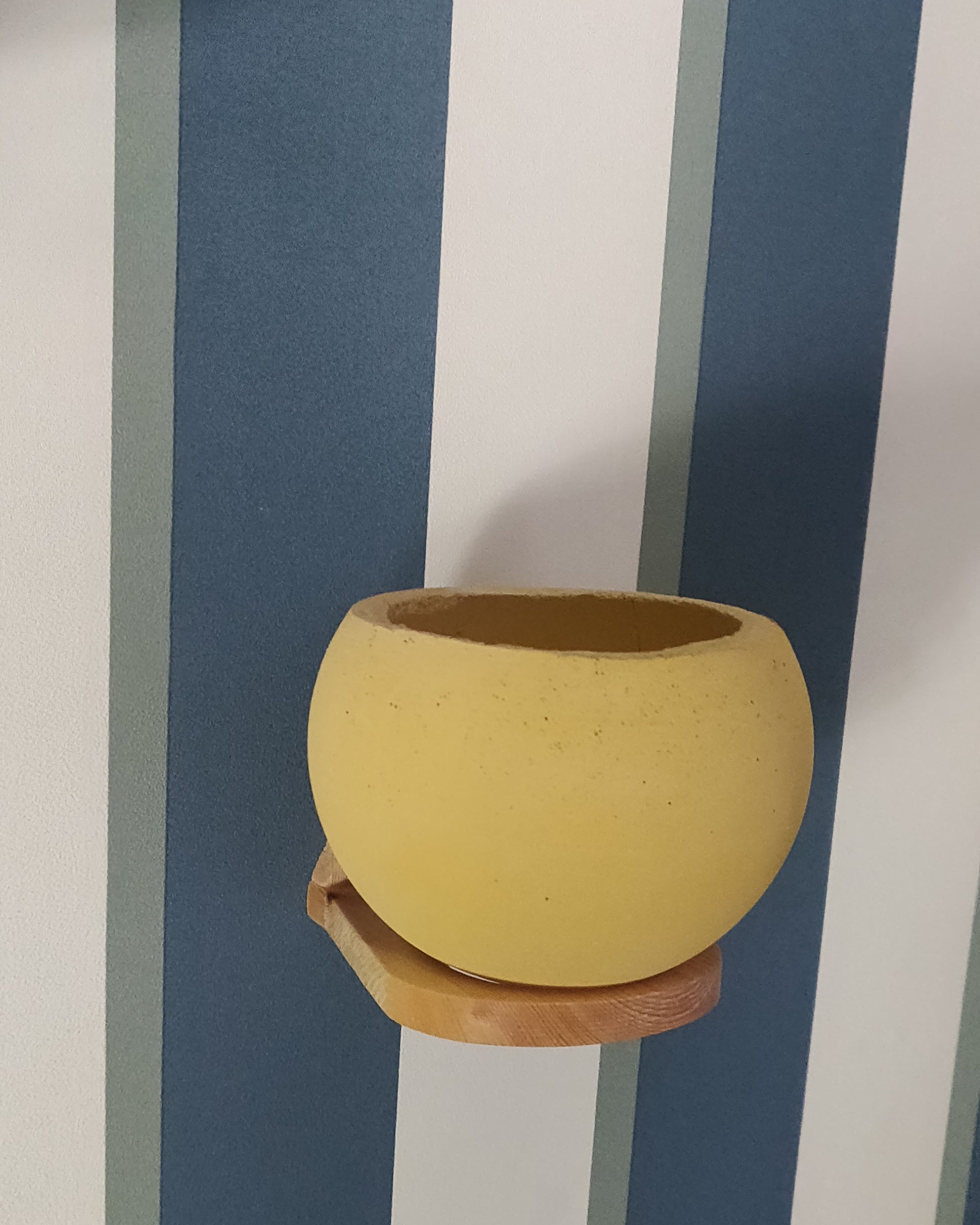 Maceta Esférica con soporte pared