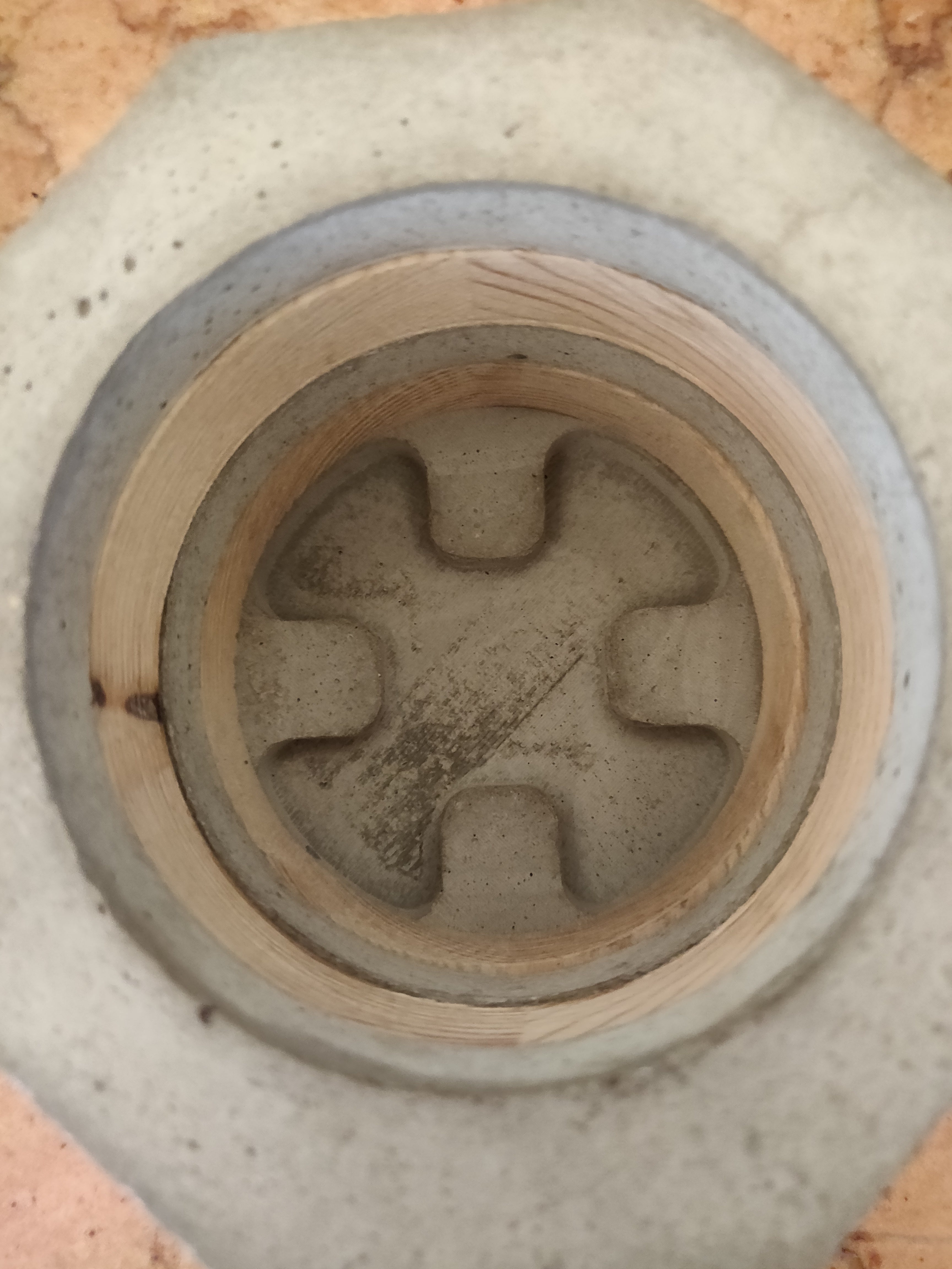 Portamacetas octogonal cemento/madera